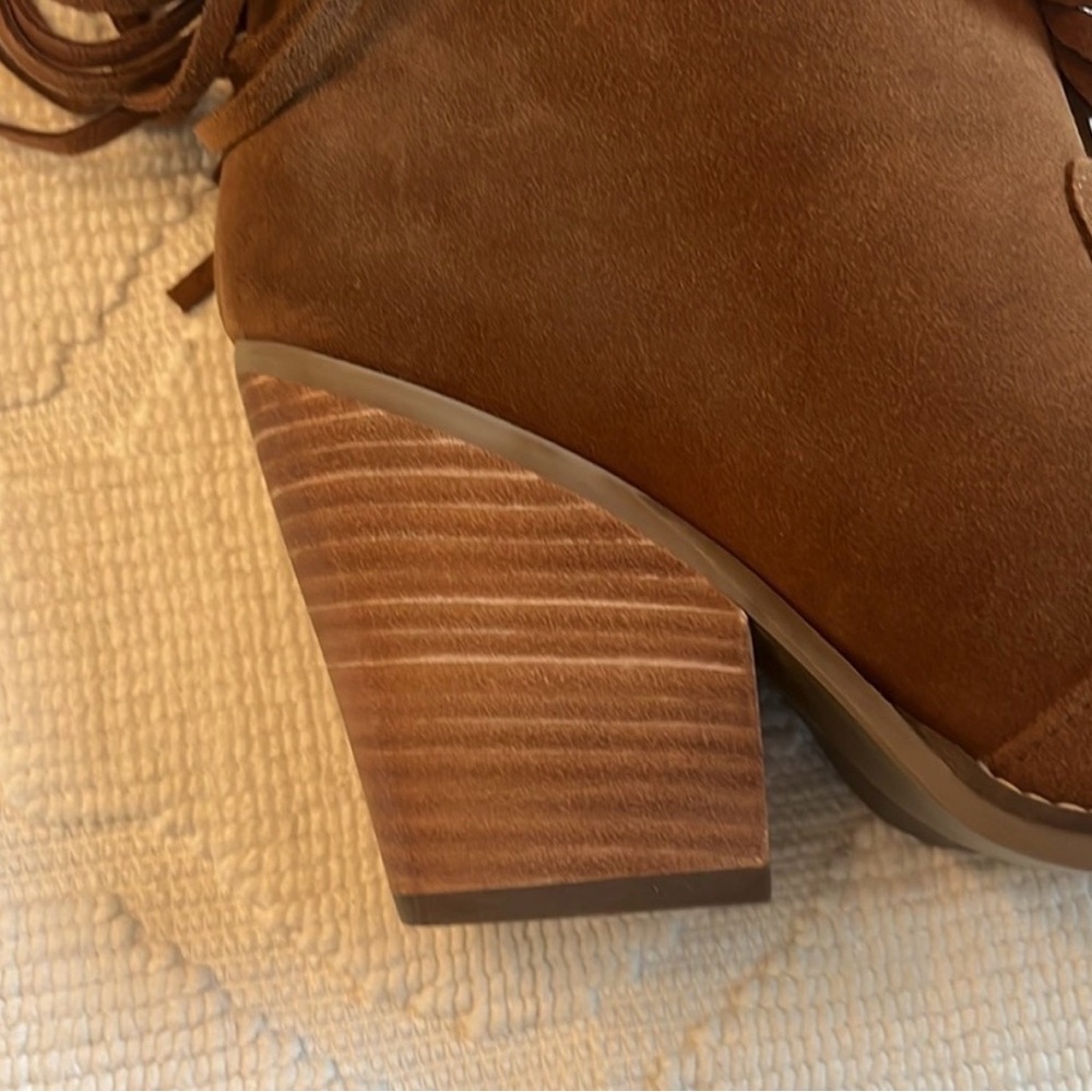 Dingo women’s Camel suede - Picture 4 of 6
